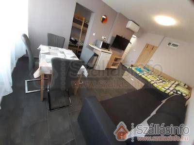 Vízparti gyermekbarát teljesen felújított Apartman (South Transdanubian > Somogy megye > Balatonfenyves)